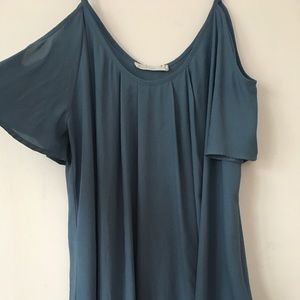 Shoulder cut out top